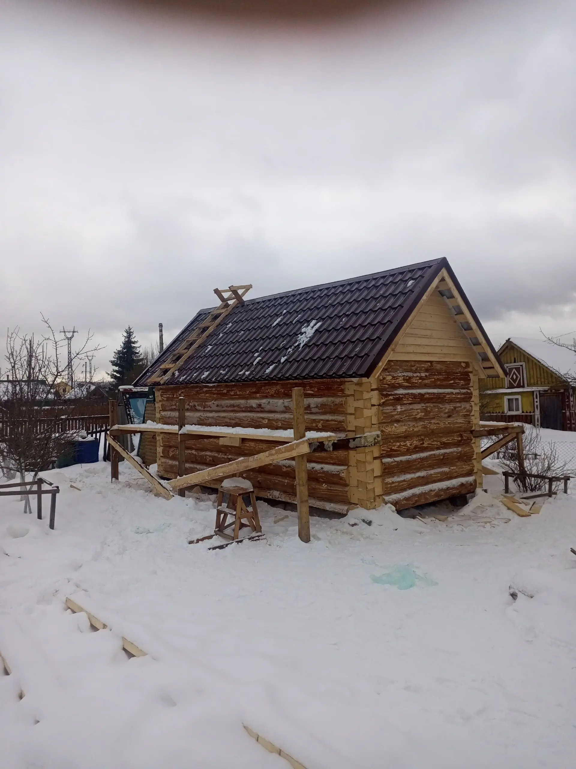 Сборка бани из сруба
